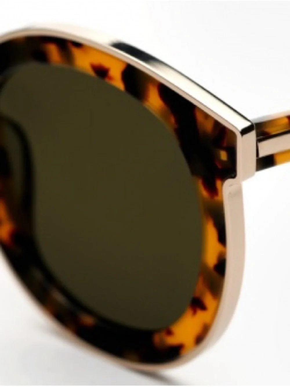 Karen Walker bold round